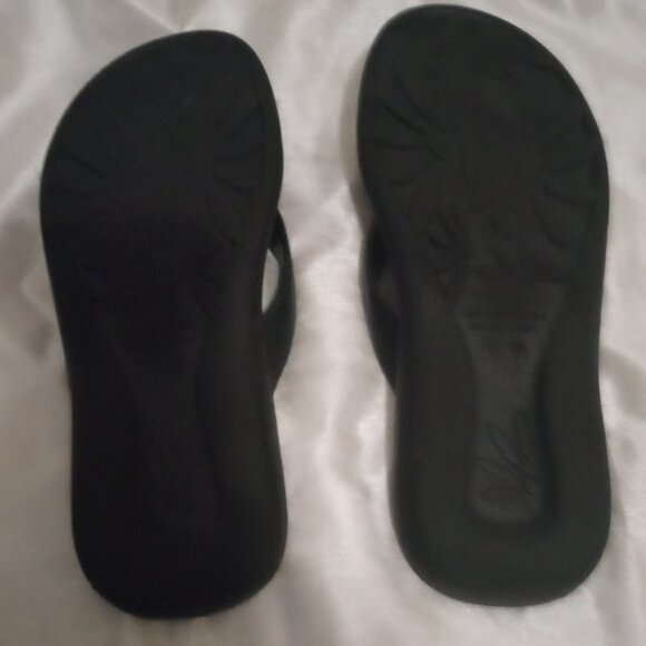 Okabashi women's black thong slippers sizeM(7-8) festival boho goth grunge wear - Picture 4 of 5